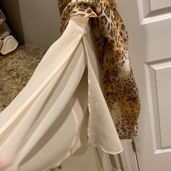 BLOOMINGDALE’S Sz 8 silk animal print sleeveless dress with ruffles. - Picture 4 of 8